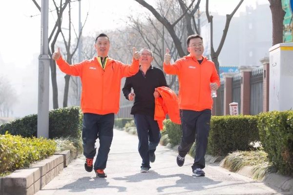爷爷奶奶向前冲：勇往直前，笑对人生，永保年轻活力，享受美好时光!